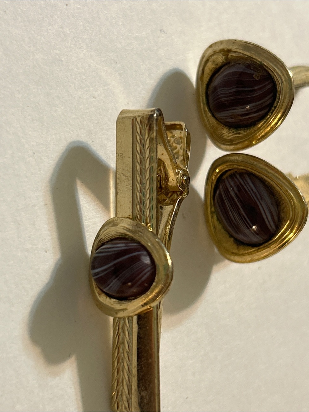 Vintage Mid Century Anson Gold Purple Slag Glass Cufflinks Tie Bar Set